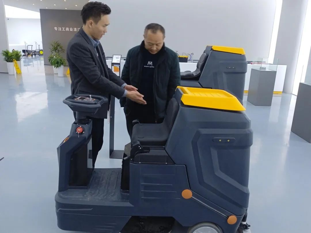 千亿国际游戏官网全自动洗地机